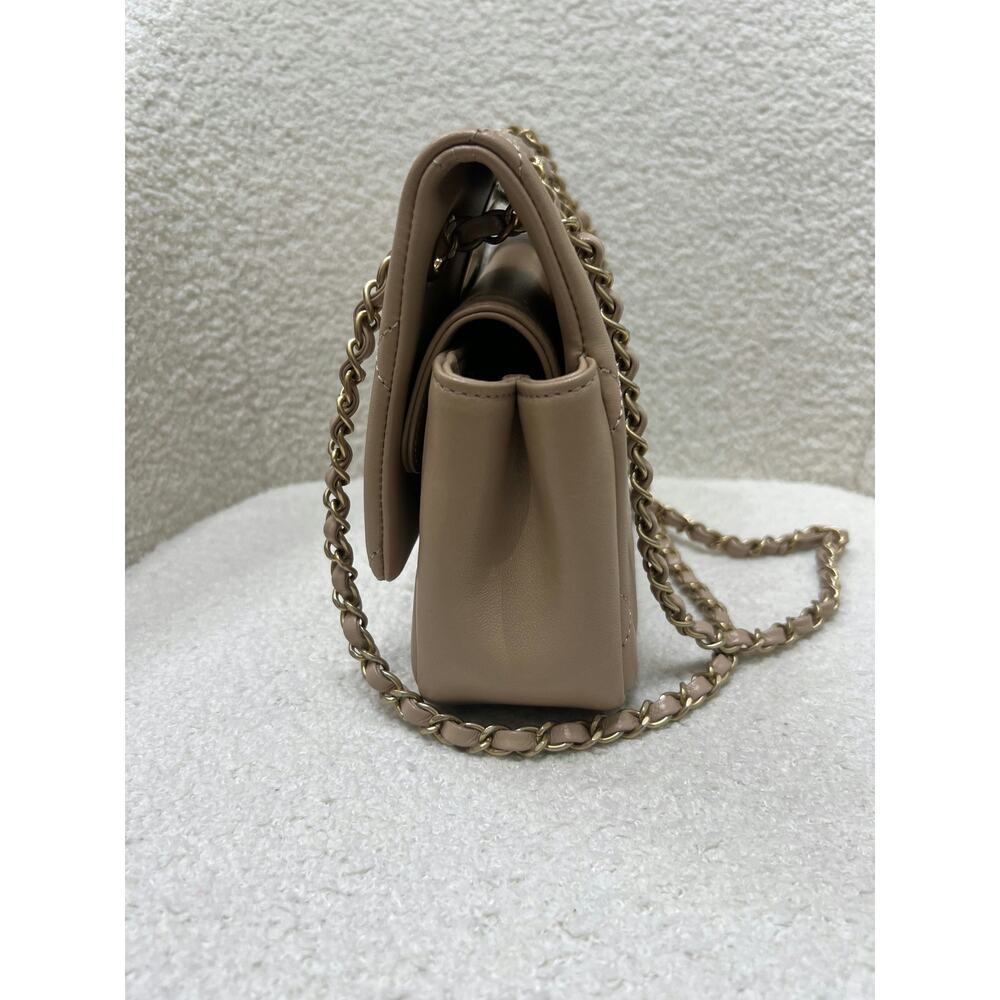 Chanel Beige Quilted Leather Chain Flap Bag - Picture 5 of 8